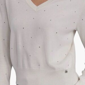 DKNY Women's V-Neck White Long Sleeve Lightweight Sweater with 💎 studs .
